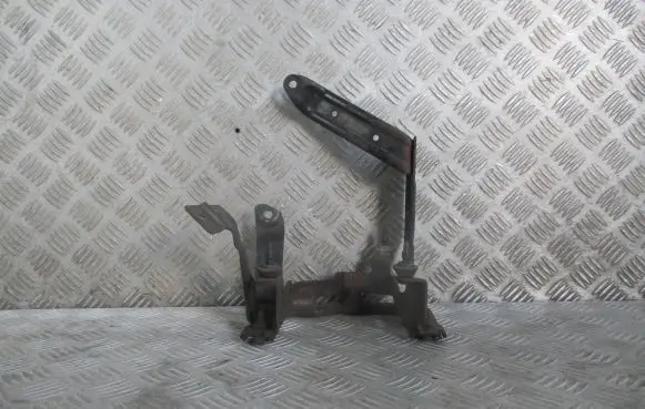Ford Focus Power steering pump mounting bracket 3M513K738AC