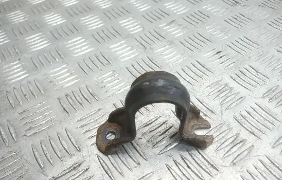 Nissan Qashqai+2 Sway bar bush bracket, front 