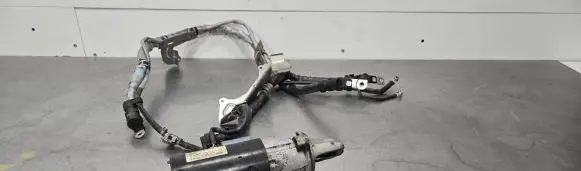 Mercedes-Benz E W213 Starter motor A6429061100