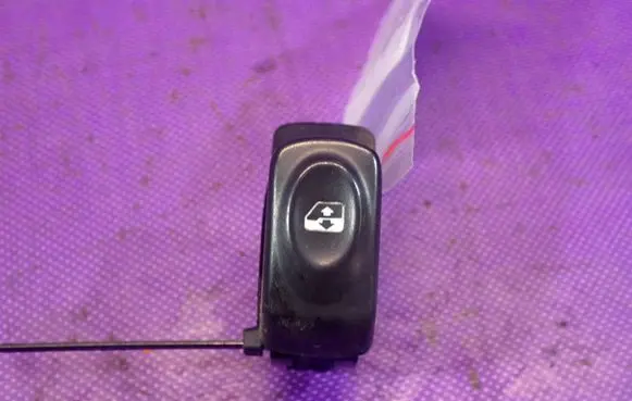 Renault Thalia I Quarter vent window switch 
