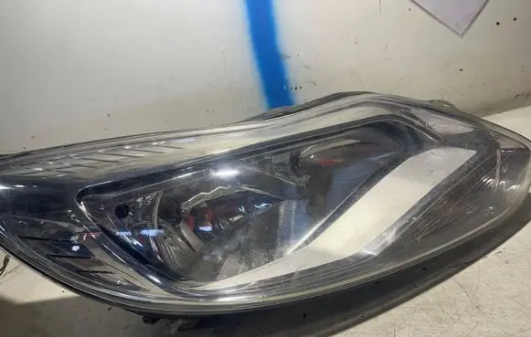 Ford Focus Headlight/headlamp 1481914820