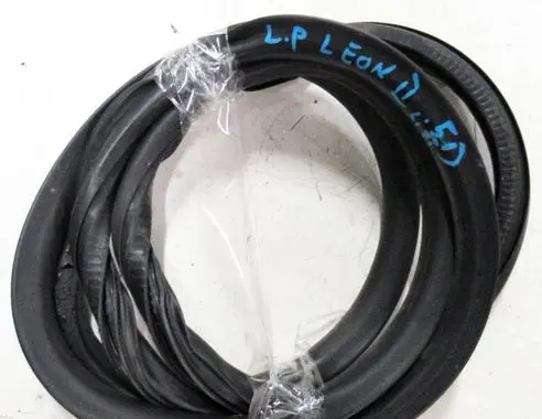 Seat Leon (1P) Front door rubber seal 