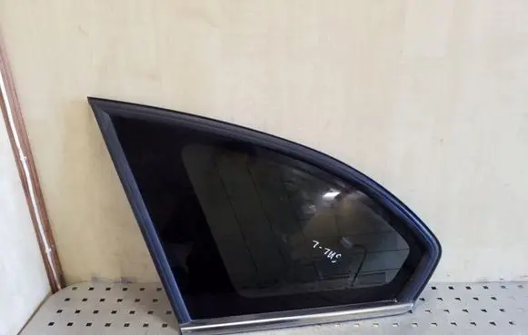 Chevrolet Captiva Rear side window 96622512