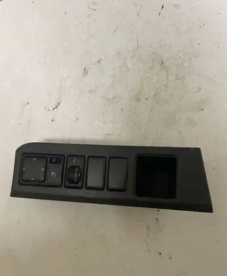 Nissan Note (E11) Wing mirror switch 6848590100
