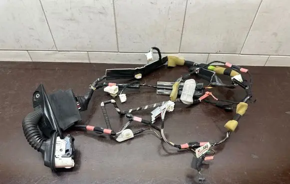 Toyota Prius (XW50) Front door wiring loom 8215147580