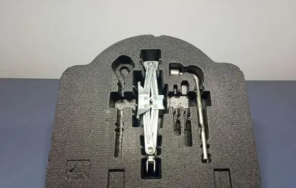 Trunk/boot lower side trim panel