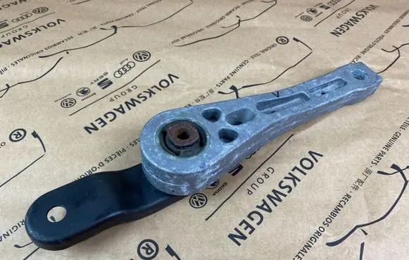 Volkswagen Scirocco Engine mount bracket 1K0199855BB