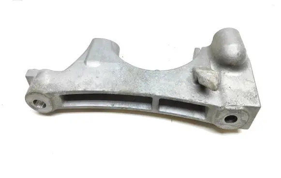Toyota RAV 4 (XA50) Engine mounting bracket