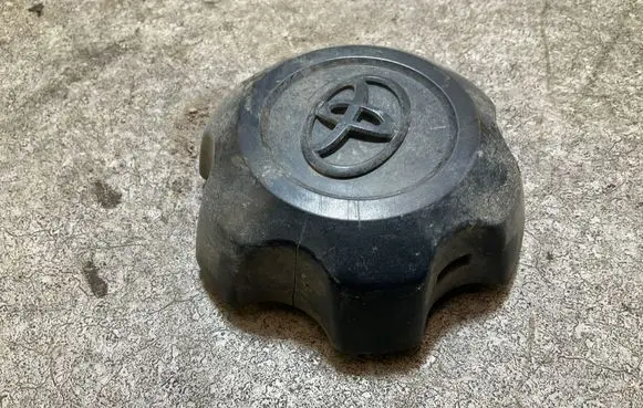 Toyota Hilux (AN120, AN130) Original wheel cap 4260B0K100