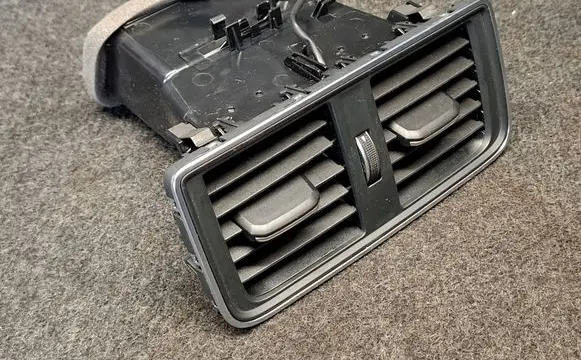 Rear air vent grill