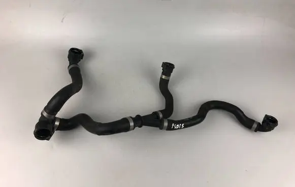 Mini Cooper Countryman F60 Engine coolant pipe/hose 7645477