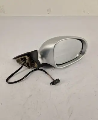 Volkswagen PASSAT B5.5 Front door electric wing mirror 