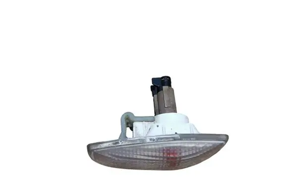 Hyundai Elantra Front fender indicator light 923043B1