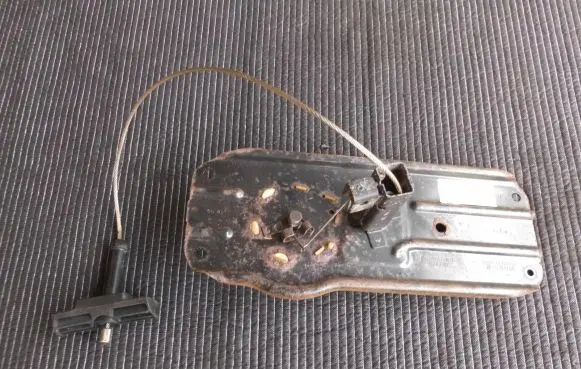 Chrysler Voyager Spare wheel mounting bracket 