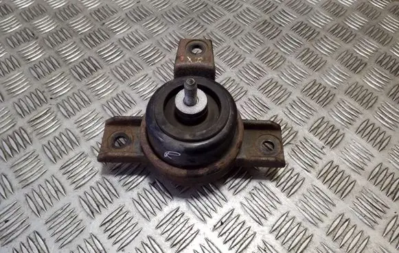 KIA Sorento Engine mount bracket