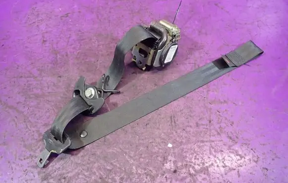 Citroen C4 I Front seatbelt