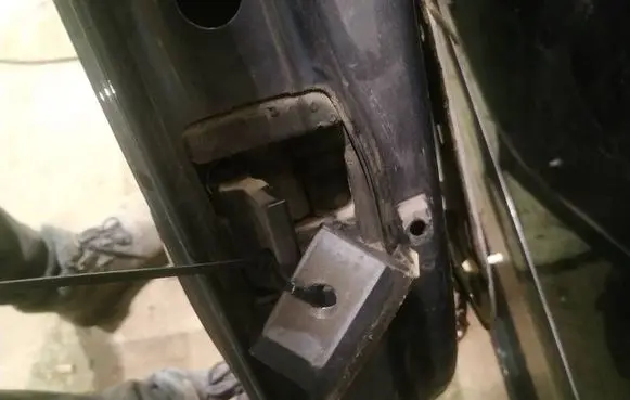 Audi A2 Rear door lower hinge