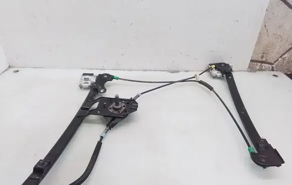 Volkswagen Golf III Front door manual window regulator 
