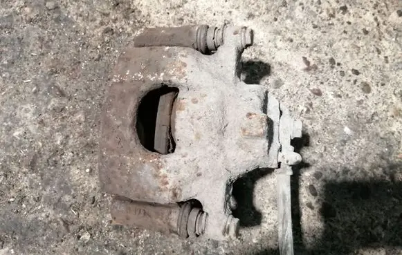 Toyota Aygo AB10 Front brake caliper