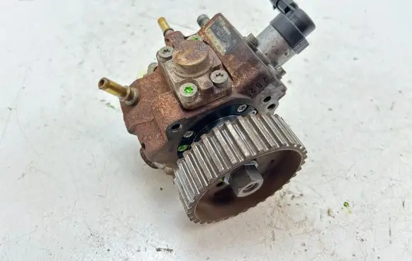 Ford Focus Fuel injection high pressure pump 9683703780