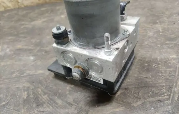 Lincoln MKS ABS Pump 9G132C405A