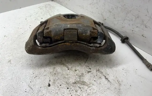 Volvo XC90 Front brake caliper 30636354
