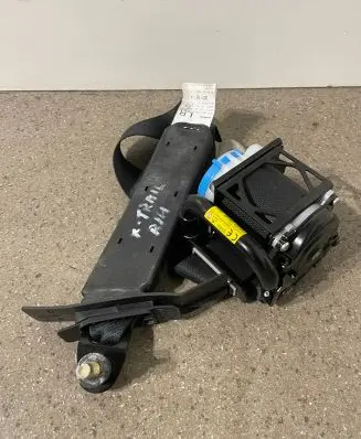 Nissan X-Trail T32 Front seatbelt 0589P1000146