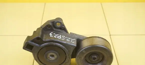 Mitsubishi Pajero Power steering belt tensioner 6G74