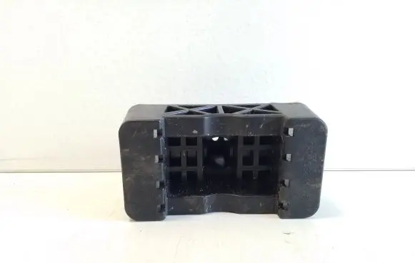 Mercedes-Benz GLC C254 Jacking socket point A204690009