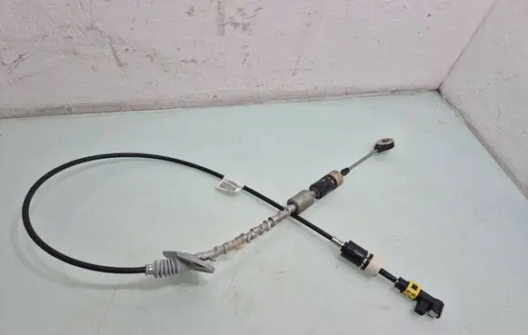 Volvo S60 Gear shift cable linkage 31492811
