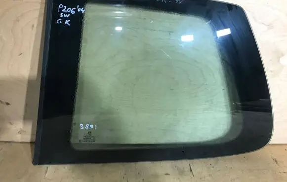 Peugeot 206 Rear side window AS2