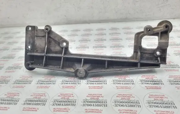 Engine mounting bracket