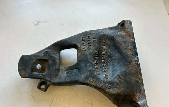 BMW 7 E65 E66 Engine mounting bracket 6769260
