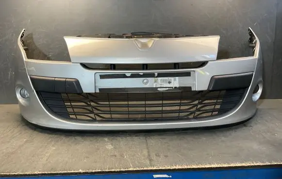 Renault Megane III Front bumper 620224365R 620220004R 620360001R