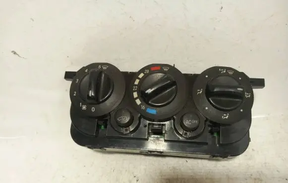 Mercedes-Benz A W168 Climate control unit 1688302185 Q013903