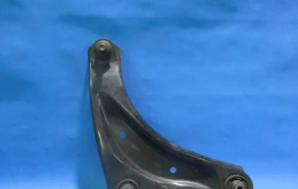 Nissan Leaf I (ZE0) Front control arm