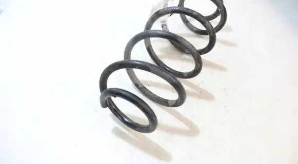 Toyota Yaris XP210 Coil spring/strut mount 