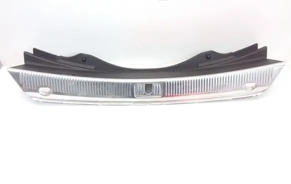 Trunk/boot sill cover protection