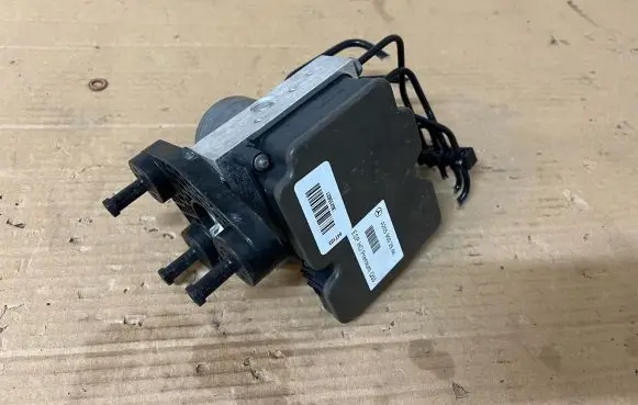 Mercedes-Benz C AMG W205 ABS Pump A2059002944