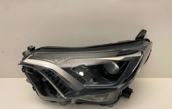 Toyota RAV 4 (XA40) Headlight/headlamp 6708M 670S