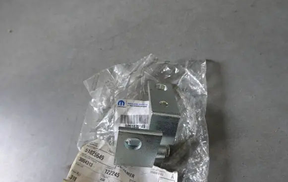 Fiat 500 Front door lower hinge 0051825649 51825649
