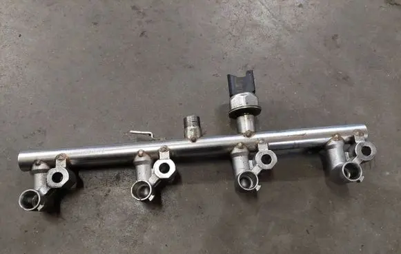 Fuel main line pipe