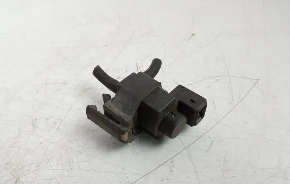 BMW 5 F10 F11 Vacuum valve 702318 7810831