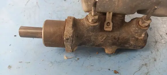 Volkswagen PASSAT B5 Master brake cylinder