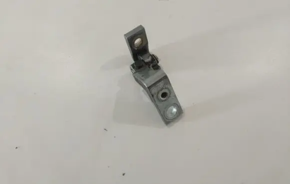 Audi A6 S6 C6 4F Front door upper hinge 8E0831402B