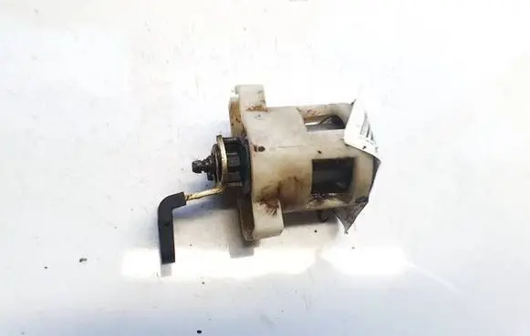 Chrysler Grand Voyager IV Front door lock (next to the handle) 