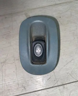Renault Scenic I Quarter vent window switch 9106