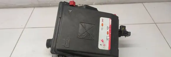 Peugeot 308 Fuse box cover 9804681780