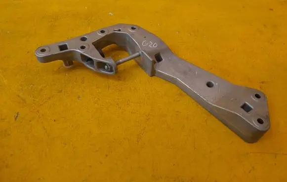 BMW 3 G20 G21 Gearbox mount 9454395