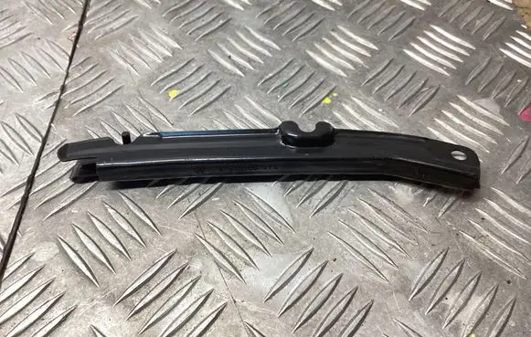 Mercedes-Benz ML W164 Front bumper mounting bracket A1648800314